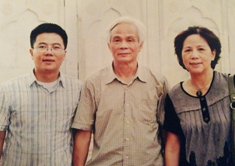 GS Ngô Bảo Châu và các cụ thân sinh.