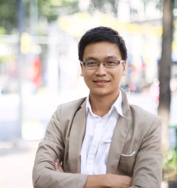 Anh đang làm việc với 5 đối tác để cung cấp dịch vụ vận chuyển. Giao Hàng Nhanh làm việc với các doanh nghiệp kinh doanh trực tuyến nhỏ để hỗ trợ vận chuyển, trong đó bao gồm 30 trang thương mại điện tử và hàng trăm doanh nghiệp nhỏ khác. Tính đến hết năm 2014, công ty đã vận chuyển được khoảng 10.000 đơn hàng mỗi ngày.