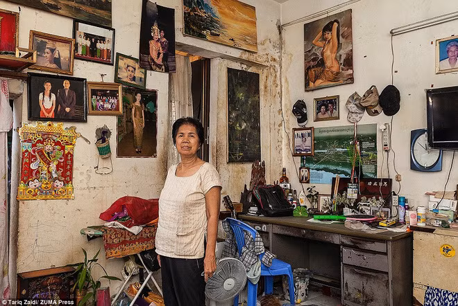 Nhà Trắng giờ là nơi cư trú của đủ mọi loại người, từ gái mại dâm, những kẻ nghiện ngập ma túy cho đến trẻ em, những người buôn bán.