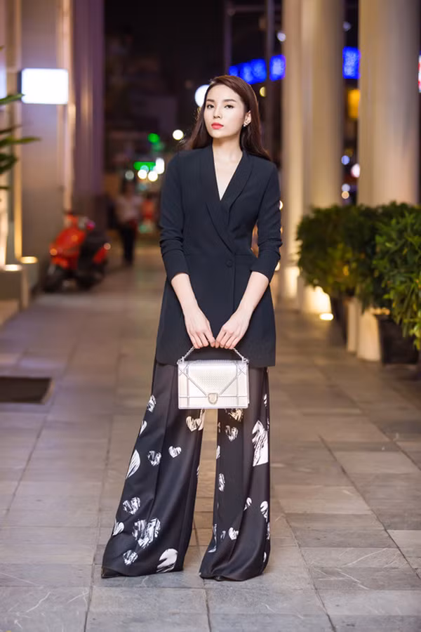 Kỳ Duyên sắm cho mình chiếc túi Diorama có giá rất đắt đỏ, dao động từ khoảng 80 - 150 triệu đồng.