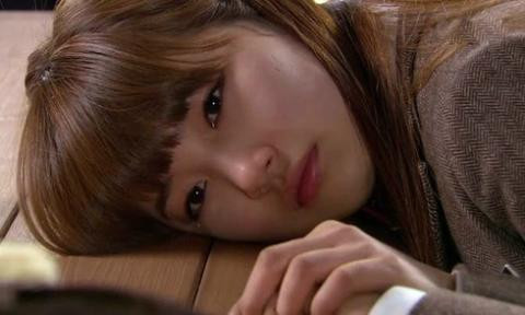 Chỉ đến khi lấy nhau tôi mới biết rằng cô vợ xinh đẹp của mình cuồng bóng đá đến vậy. Ảnh minh họa.