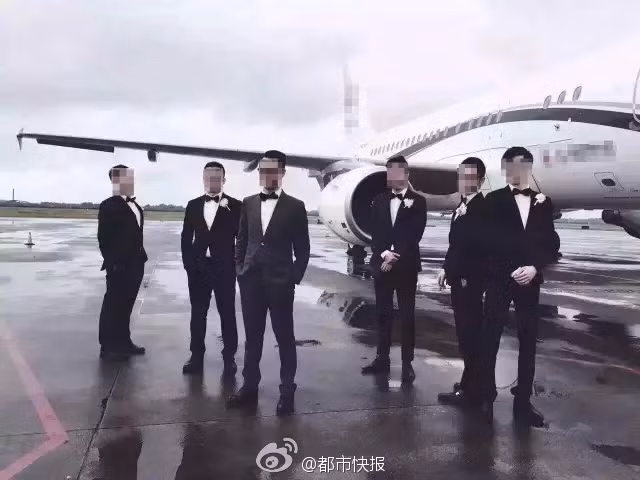  Đám cưới xa xỉ của cặp đôi này gây xôn xao dư luận cả nước bởi độ hoành tráng.