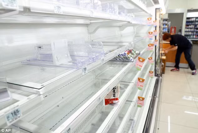 Sieu thi Nhat Ban trong rong sau dong dat kinh hoang