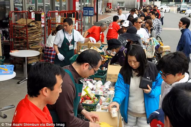Thảm họa ở Nhật đã khiến hàng chục người thiệt mạng và phá hủy hàng nghìn căn nhà.