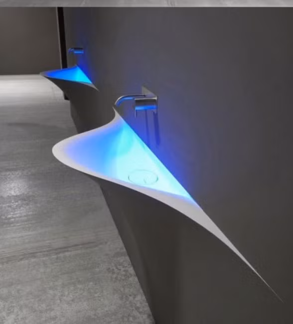 Chậu rửa phát sáng trông như một chiếc đèn trang trí tường.