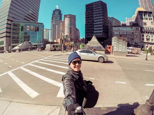 Thành Vinh đăng khá nhiều ảnh chụp ở những địa điểm nổi tiếng thế giới trên trang cá nhân.