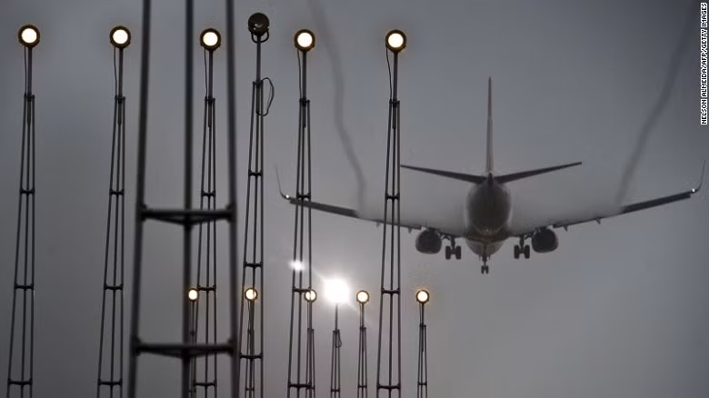 Sân bay Sao Paulo Guarulhos (Brazil) là sân bay lớn đúng giờ thứ 3 trên thế giới.