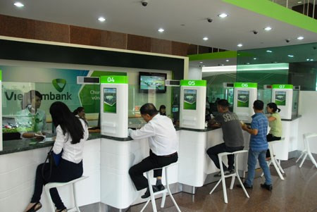 Chèo lái Vietcombank, các sếp trong Hội đồng quản trị (HĐQT) và Ban kiểm soát (BKS) nhận lương trung bình 1,9 tỷ đồng/năm/người trong năm 2016. Đây vẫn chưa phải là mức thù lao cao nhất cho sếp lớn doanh nghiệp Việt.
