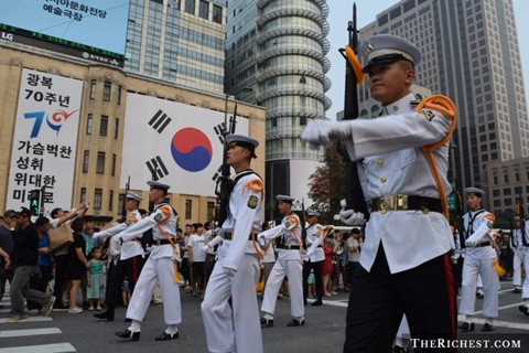 Hàn Quốc. 62,3 tỷ USD là ngân sách quốc phòng của Hàn Quốc. Rõ ràng, với việc luôn phải đề phòng với người láng giềng Triều Tiên, Hàn Quốc không thể không "chi đậm" cho quân sự.