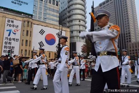 Hàn Quốc. 62,3 tỷ USD là ngân sách quốc phòng của Hàn Quốc. Rõ ràng, với việc luôn phải đề phòng với người láng giềng Triều Tiên, Hàn Quốc không thể không "chi đậm" cho quân sự.