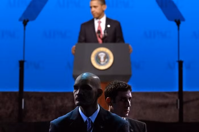 Phần đa những vệ sĩ này đều có thời gian phục vụ trong quân ngũ, do vậy họ khá giỏi trong việc đánh nhau tay không và sử dụng các loại vũ khí.