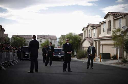  Vệ sĩ của Tổng thống Obama được trang bị những vũ khí hiện đại, đào tạo để có khả năng bảo vệ và phòng thủ, làm việc với cảnh sát hay quân đội địa phương, nơi Tổng thống có mặt để đảm bảo an toàn cho thân chủ và gia đình.