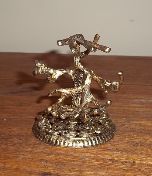 Cây bonsai từ đồng thau.