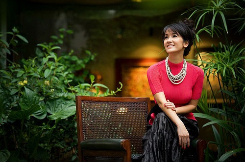 Ca sĩ Hồng Nhung: Nhà vườn rộng mát của ca sĩ Hồng Nhung ở TP HCM được thiết kế như một biệt phủ thời xưa khiến người tới thăm phải trầm trồ về độ tinh tế cổ kính.