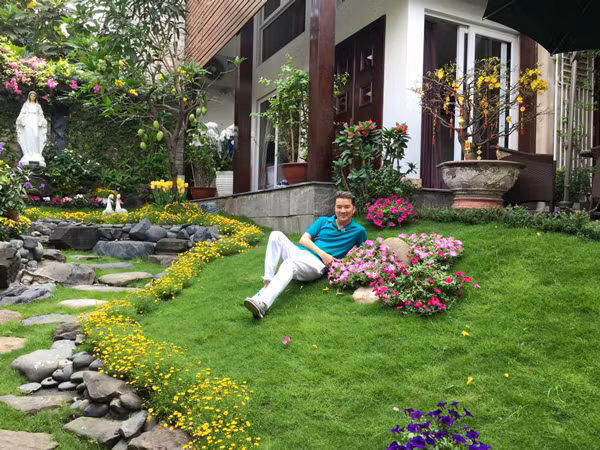 Khu biệt thự vườn này là nơi ca sĩ Đàm Vĩnh Hưng thường thả bộ, thư giãn tận hưởng không khí trong lành sau khi bận rộn với công việc.