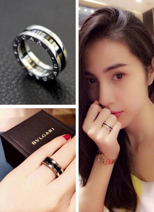 Thủy Tiên cũng là một trong những tín đồ “nghiện” khoe hàng hiệu. “Bà mẹ một con” thường xuyên chứng tỏ đẳng cấp của mình bằng cách “bóc giá” những món đồ hàng hiệu của mình như nhẫn, đồng hồ, túi xách trị giá hàng trăm triệu.