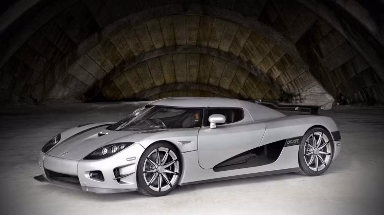 Siêu xe Koenigsegg CCXR Trevita của võ sĩ quyền anh Floyd Mayweather có giá 5 triệu USD.
