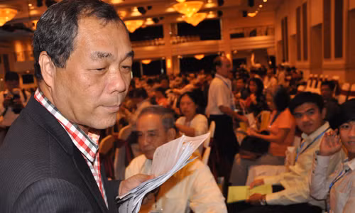 Khi đó, dù không ai khẳng định nhưng hầu như đều ngầm hiểu rằng ông Trầm Bê đã nắm trong tay cả SouthernBank và Sacombank, nên không lấy gì khó hiểu khi ông Trầm Bê lại tiếp tục tham vọng sáp nhập hai ngân hàng làm một. Cuối cùng việc sáp nhập cũng đã được tổ chức vào năm 2015. Hậu sáp nhập thì ông Trầm Bê không còn tham gia điều hành và quản trị nữa. Dù vậy sau khi hoán đổi cổ phiếu từ SouthernBank sang Sacombank, tỷ lệ sở hữu của ông Trầm Bê và những người liên quan đã tăng từ mức 6,773% lên 9,49% vốn ngân hàng sau sáp nhập.