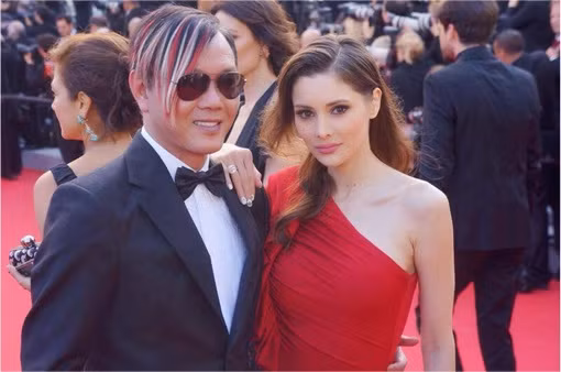 Deborah Valdez sở hữu vẻ đẹp quyến rũ và phong cách ăn mặc rất gợi cảm.