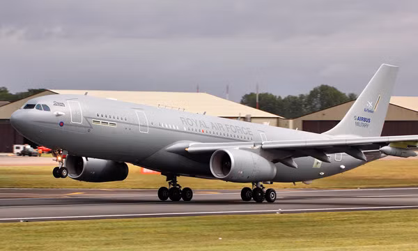 Góp mặt trong sự kiện là quan chức nhiều nền kinh tế lớn, như Phó tổng thống Mỹ - Joe Biden, Thủ tướng Anh - David Cameron. Ảnh: Thủ tướng Anh David Cameron đến tham dự sự kiện bằng chuyên cơ riêng.