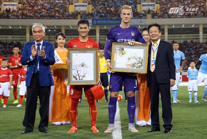 Theo thông tin từ người đại diện CLB này tại Việt Nam, chi phí mời thầy trò HLV Manuel Pellegrini tới dải đất hình chữ S khoảng 1 triệu bảng Anh (gần 35 tỷ đồng).