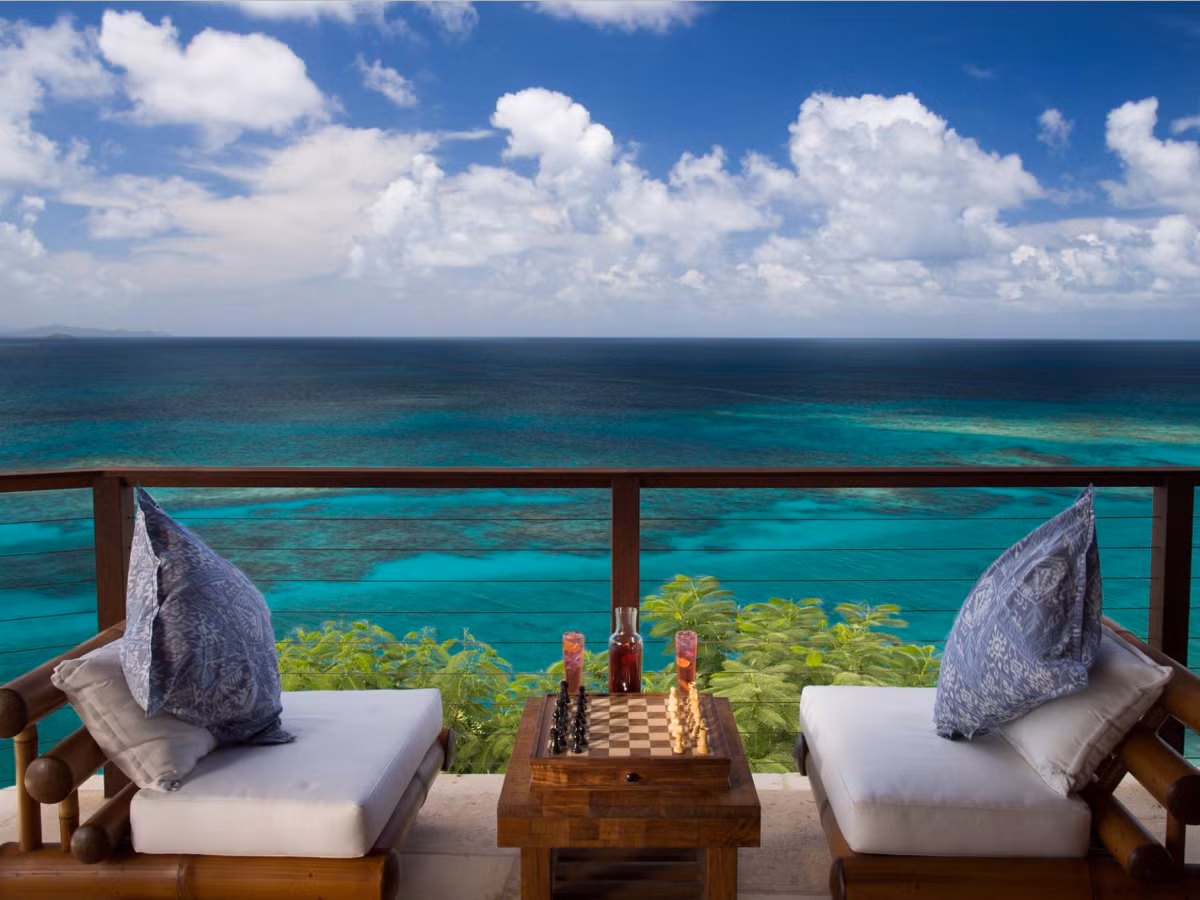 Đảo Necker nằm trong quần đảo British Virgin, lãnh thổ thuộc Anh. Là một trong những hòn đảo tư nhân sang trọng nhất thế giới thuộc sở hữu của tỷ phú Richard Branson.