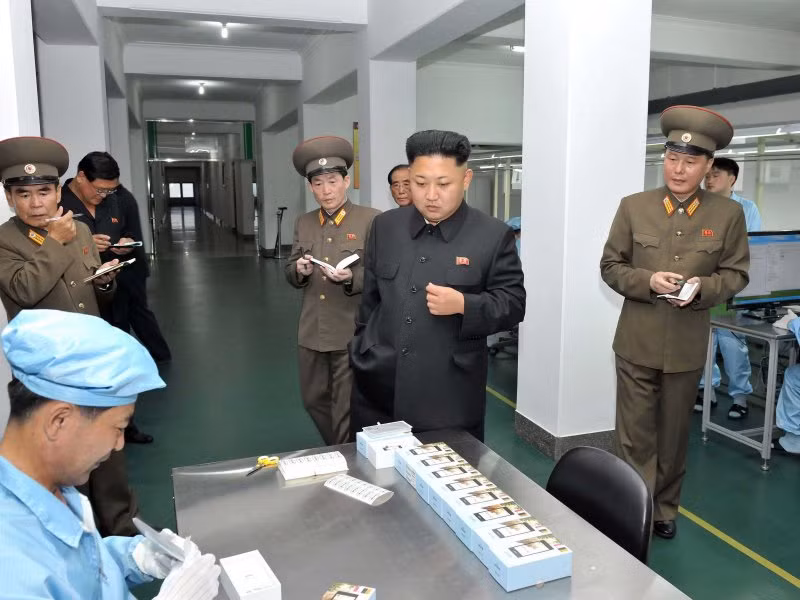 Đây là nhà máy sản xuất dòng điện thoại smartphone đầu tiên của Triều Tiên. Chiếc điện thoại thông minh, gọi là Arirang, là điện thoại chạy hệ điều hành Android được sản xuất ở Triều Tiên.