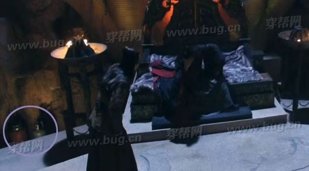 Khán giả nhận ra đoàn phim sơ xuất khi để lộ hai bình gas trong một cảnh quay.