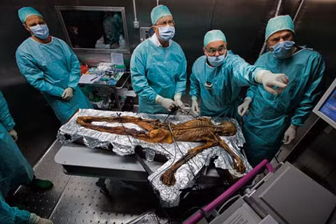 Kinh hoang loi nguyen linh nghiem khi xac uop bi danh thuc-Hinh-2