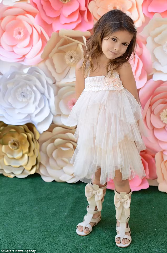 Chỉ mới 3 tuổi song cô bé Isabella đã có rất nhiều fan hâm mộ nhờ phong cách thời trang đẹp mắt.