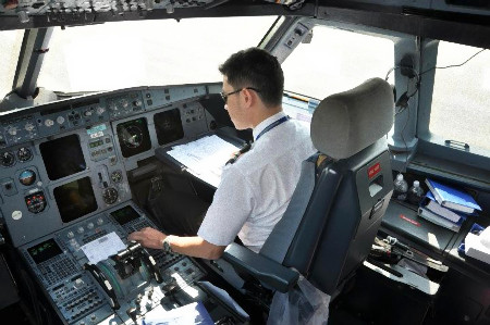 Đối với loại máy bay A321, mức lương đã bao gồm lưu trú của cơ trưởng tăng từ 115 triệu đồng/tháng lên 143,875 triệu đồng/tháng bắt đầu từ tháng 1/2015 và theo lộ trình tăng lên gần 158,875 triệu đồng vào tháng 7/2015.