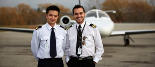 Trên thực tế, số lượng người được nhận vào vị trí phi công điều khiển máy bay thương mại không nhiều bởi những yêu cầu về thể chất, bằng cấp khá khắt khe, cũng như chi phí đào tạo rất cao.