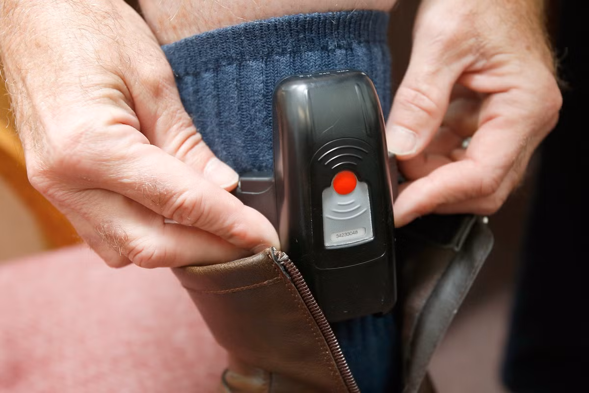  Thiết bị giám sát Minh Béo được luật sư đề nghị cho thân chủ của mình đep nhằm giúp Minh Béo tại ngoại là loại thiết bị giam giữ điện tử của tòa án Quận Cam dành cho các đối tượng đang trong thời gian chờ xét xử hoặc đã bị kết án.