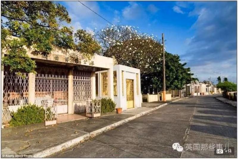 Khu phố này được mệnh danh là khu biệt thự nghĩa trang xa hoa của Hoa kiều Manila.