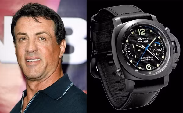Ngôi sao phim hành động Sylvester Stallone đeo một chiếc đồng hồ Panerai Luminor 1950 Regatta Rattrapante giá 20.000 USD (420 triệu đồng). Chiếc đồng hồ này là một phiên bản giới hạn đặc biệt, thuộc loại chronograph kép gồm hai kim giây đặt chồng lên nhau.