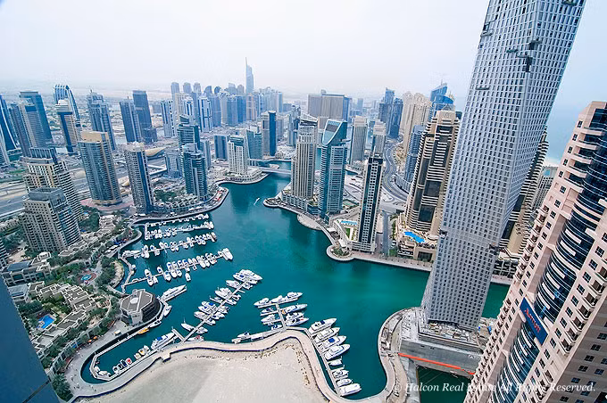 Nhìn từ trên cao, bến du thuyền Dubai Marina thật sự khiến người ta bị thu hút, mê mẩn.