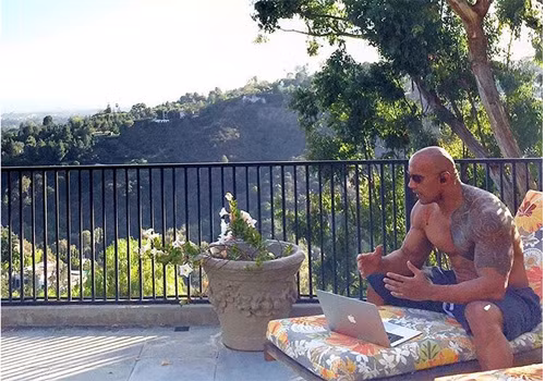 Và cũng giống như hầu hết các ngôi sao điện ảnh khác, The Rock cũng có một căn nhà ở Los Angeles.