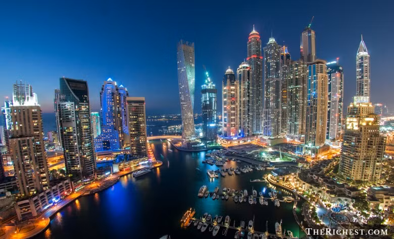 Nhà ở miễn phí tại Dubai: Các tiếp viên hàng không hãng Emirates cư trú miễn phí tại một trong 60 tòa nhà của công ty ở ở Dubai. Các căn hộ của họ đều được trang bị đầy đủ tiện nghi.