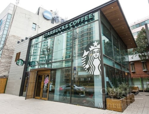 Năm 2013, “cô nàng ngổ ngáo” làm chủ một tòa nhà khác ở Ichondong. Giá trị cơ ngơi hiện tại vào khoảng 5,41 triệu USD.