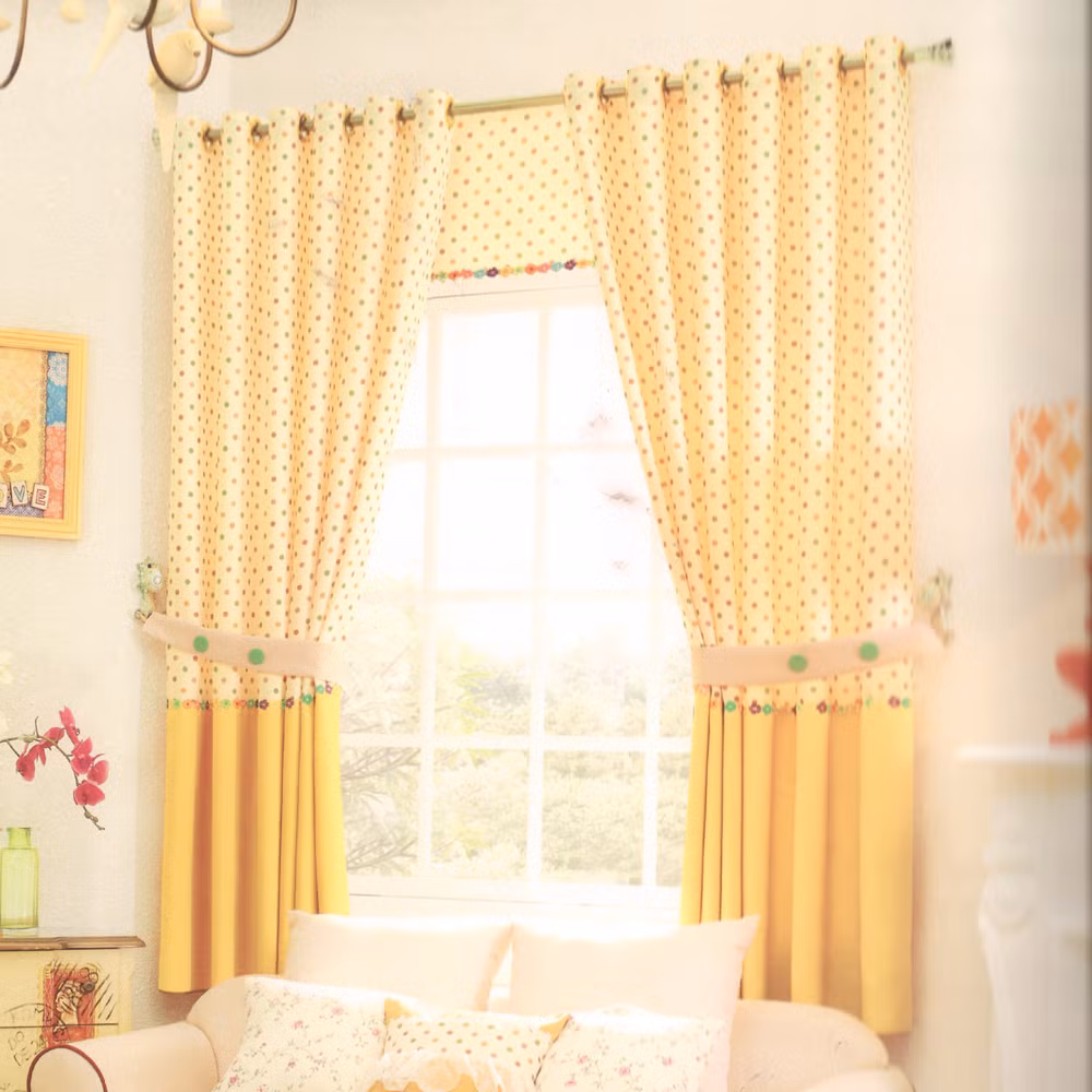 Khi sử dụng rèm cửa đẹp phải lựa chọn rèm cửa có màu sắc phù hợp với khí hậu giá lạnh của mùa đông. Do màu sắc là yếu tố đánh thẳng vào thị giác của mọi người nên một chiếc rèm phù hợp vào mùa đông sẽ khiến mọi người cảm thấy ấm áp hơn.