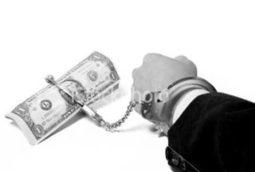 Những cánh tay đắc lực giúp ông Danh thực hiện hành vi gian lận trên có Phan Thành Mai (nguyên Tổng giám đốc VNCB), Lê Khắc Thái (nguyên Phó giám đốc VNCB chi nhánh Sài Gòn), Hoàng Viết Thắng (nguyên Phó giám đốc VNCB chi nhánh Lam Giang),... Những người này đều là những lãnh đạo chủ chốt của ngân hàng nhưng trong quá trình thẩm định, xem xét hồ sơ cho vay không cân nhắc dẫn đến thiệt hại cho VNCB hàng nghìn tỉ đồng.