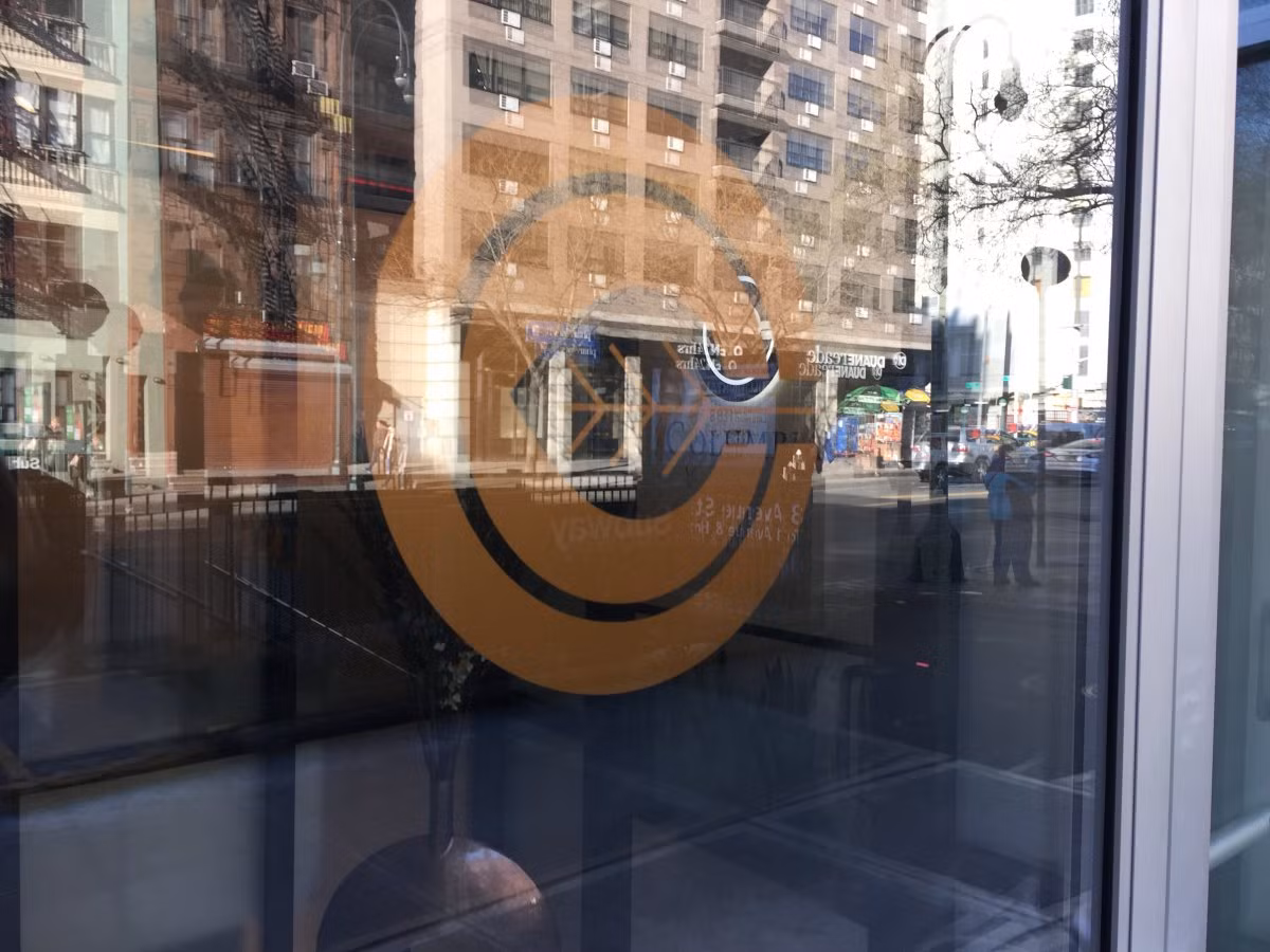 Columbia Care là một công ty cần sa y tế với chi nhánh khắp nước Mỹ như ở California, Nevada và Massachusetts.