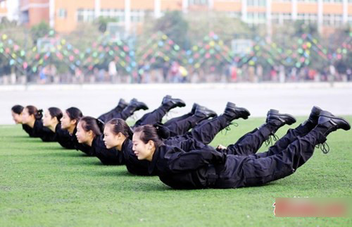 Một bài tập để tăng cường sức mạnh cơ bụng.