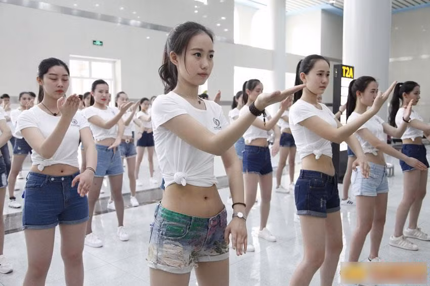 Võ thuật cũng là cách để các học viên rèn luyện thể lực.
