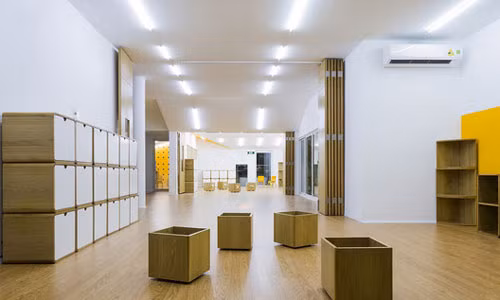 Không gian rộng rãi cho các bé và thầy cô sinh hoạt tại trường học.