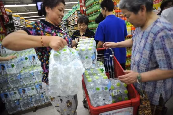 Theo Tân Hoa xã, sông Tân An là một nhánh thuộc sông Phú Xuân và sông Tiền Đường, là nguồn nước uống chính của nhiều thành phố tại tỉnh Chiết Giang, trong đó có Hàng Châu.