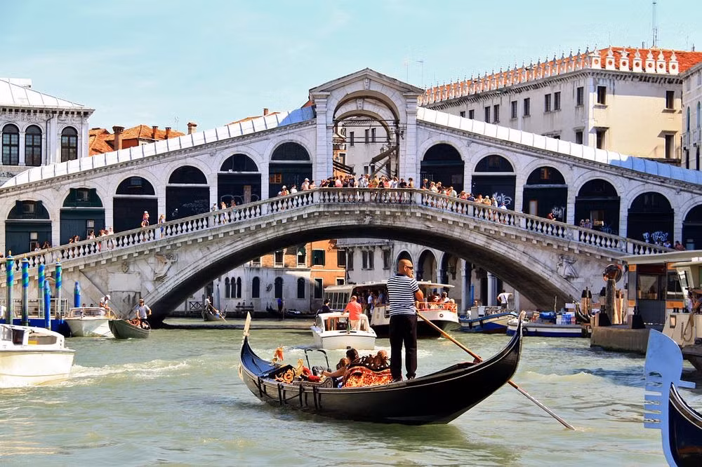 Cây cầu này là một trong những biểu tượng của Venice và là điểm tham quan hút khách du lịch quốc tế.