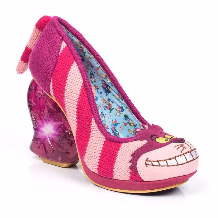 Những đôi giày sắc màu với phần đế phát sáng theo phong cách Star War.