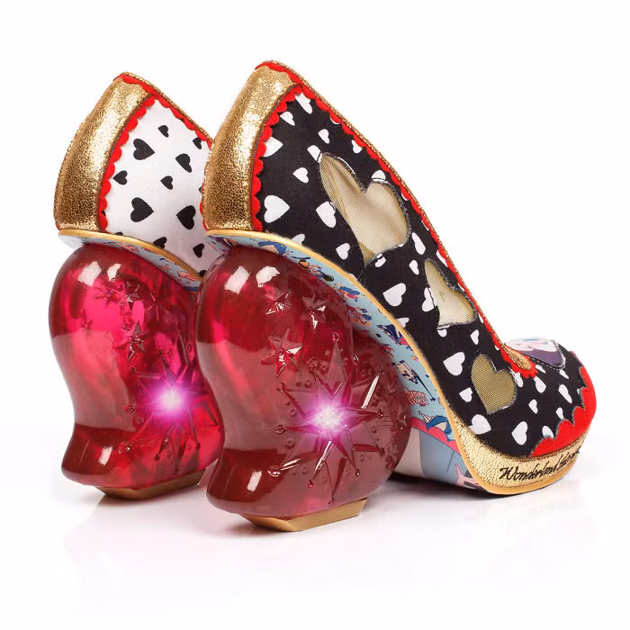 Phần đế lạ mắt luôn là điểm nhấn cho đôi giày