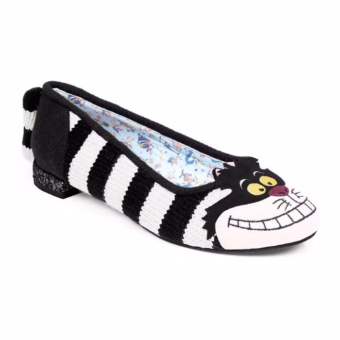 Mẫu giày có hình thù ngộ nghĩnh.